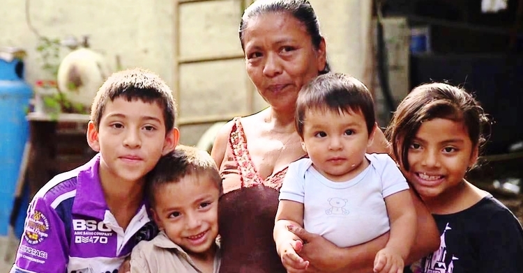 En el Día de las Madres te contamos sobre dos programas que impulsan el desarrollo de las mamás y sus familias