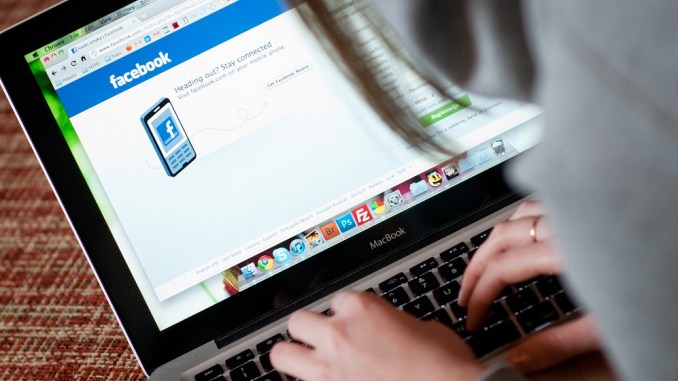 Facebook suspende 200 aplicaciones por el uso indebido de información