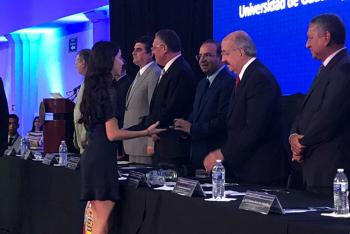 Jóvenes egresados de Universidades reciben reconocimientos Premio CENEVAL