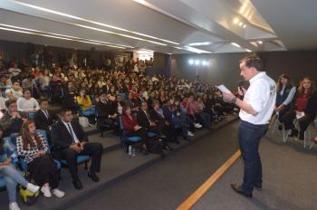 MIKEL SE COMPROMETE A CUMPLIR PROPUESTAS DE CAMPAÑA ANTE COMUNIDAD DE LA UNIVERSIDAD DEL PEDREGAL