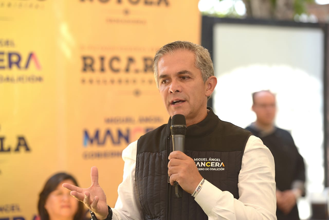 Miguel Ángel Mancera explica el gobierno de coalición a empresarios de SLP