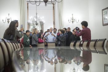 Presidente Piñera celebró el Día del Patrimonio con un recorrido por el Palacio de La Moneda junto a niños y adultos