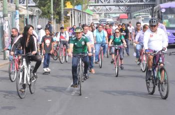 RODADA DE MIKEL EN IZTAPALAPA A FAVOR DEL DEPORTE Y EN CONTRA DE LAS ADICCIONES