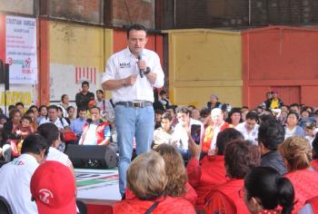 MIKEL ARRIOLA SE COMPROMETE A QUE TODAS LAS ESCUELAS TENGAN HORARIO DE TIEMPO COMPLETO Y COMEDOR