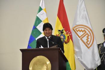 Va Evo Morales por su tercer mundial