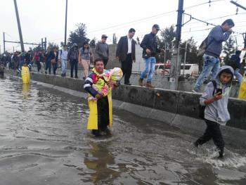 Caos en el oriente de la CDMX por lluvias