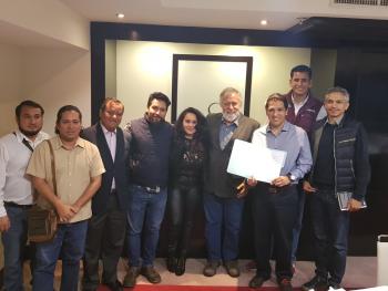 Candidatos de Morena suscribieron la agenda de periodistas para garantizar el derecho a la información.