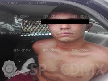 POLICÍAS DE LA SSP-CDMX DETUVIERON A UN HOMBRE POR ROBO A CONDUCTOR DE TRANSPORTE PÚBLICO