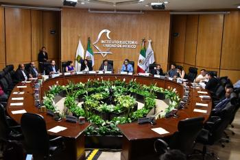 Declara IECM improcedentes solicitudes de sustitución de candidaturas