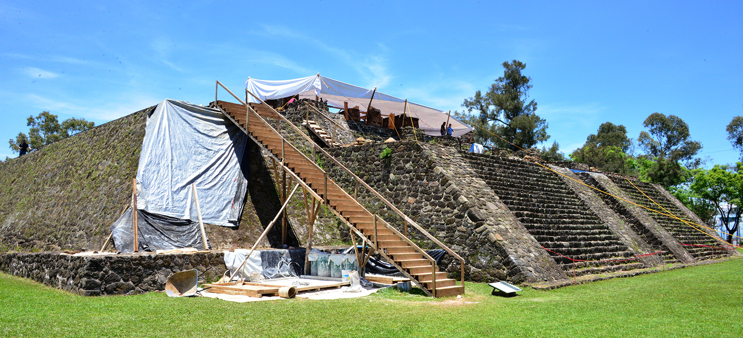 Especialistas del INAH descubren restos de un templo al interior de la pirámide de Teopanzolco, en Morelos