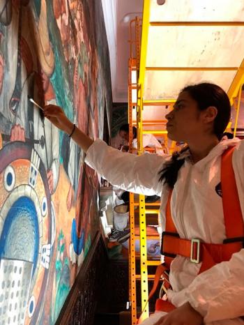 En Washington, expertos del INAH restauran murales del artista mexicano Roberto Cueva del Río