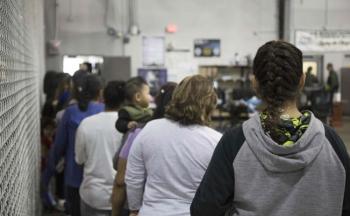 Denuncian migrantes abuso sexual en el ICE