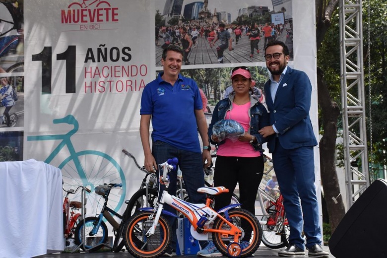 Celebran 11 años del paseo dominical Muévete En Bici con reconocimiento
