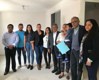 Entrega Tlalpan viviendas unifamiliares a damnificados del 19S