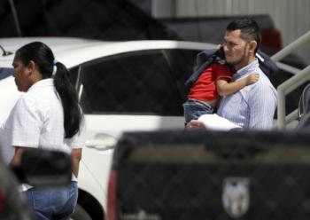 Afirma EU haber reunido exitosamente a familias