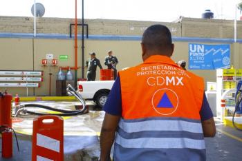 PROTECCIÓN CIVIL DE TLÁHUAC CAPACITAN A DEPENDIENTES DE GASOLINERAS PARA EVITAR ACCIDENTES