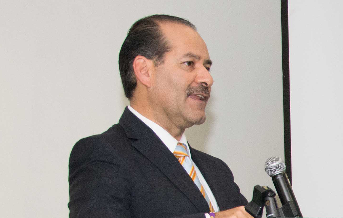 Gobernador de Aguascalientes dispuesto a bajarse el sueldo por AMLO