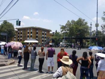 Cierran calles en El Rosario por falta de agua