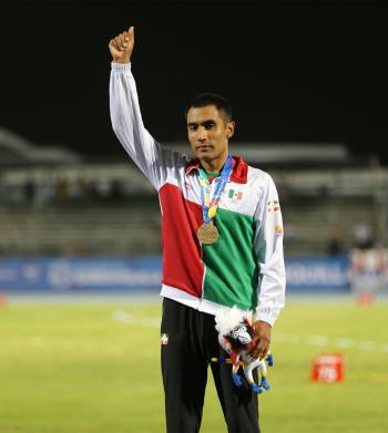 Juan Luis Barrios cierra con broche de oro jornada inaugural de atletismo en JCC2018