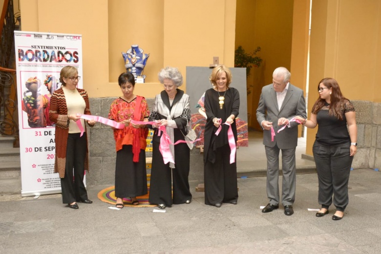 Inaugura GCDMX exposición de arte bordado en el Centro Histórico