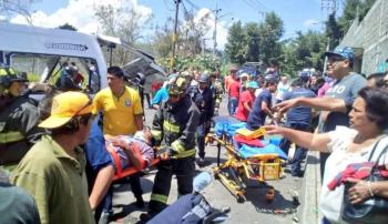 Jefe de Gobierno Capitalino visita a personas lesionadas en accidente