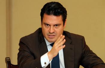Aristóteles Sandoval culpa a organizaciones criminales por fosas