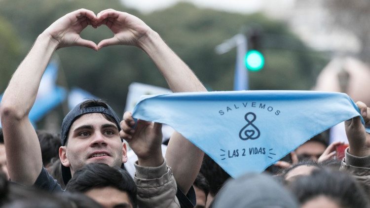 Senado en Argentina responde NO a legalización del aborto 