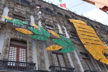 Inicia AGU colocación del alumbrado decorativo de fiestas patrias