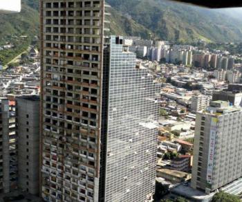 TORRE DE DAVID EN VENEZUELA PODRÍA DESPLOMARSE