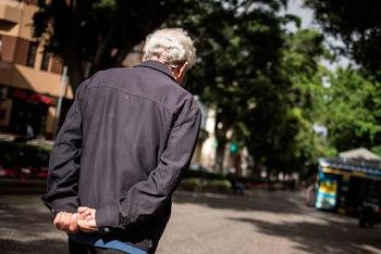 Adultos mayores en México enfrentan pobreza, violencia y atención con modelos obsoletos