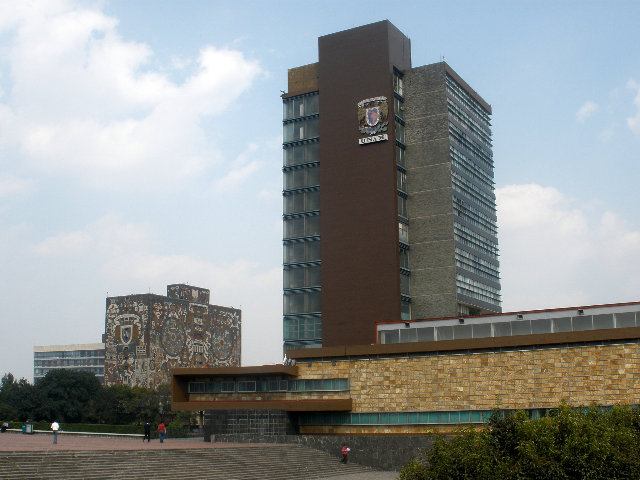 UNAM expulsa a tres estudiantes más