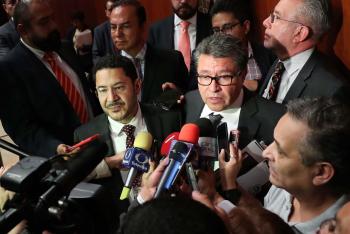 México vive una crisis humanitaria y de violencia: Ricardo Monreal
