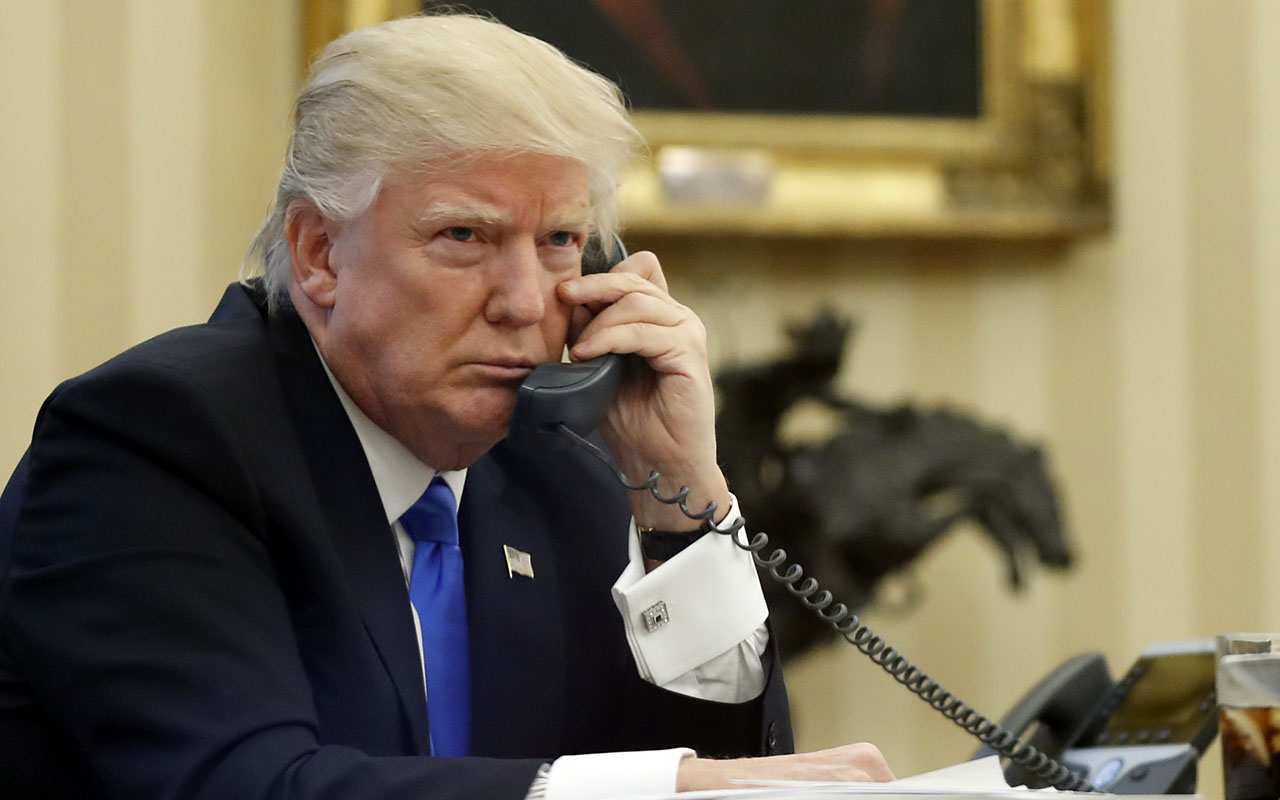 AMLO recibe llamada telefónica de Donald Trump