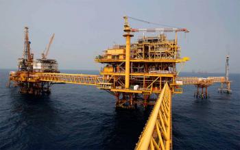 Pemex halla crudo en aguas del Golfo