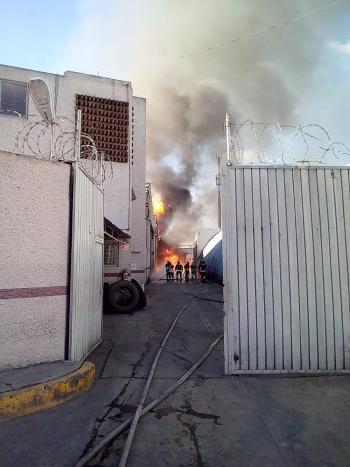 Incendio en fabrica de alcohol en la alcaldía de Cuauhtémoc