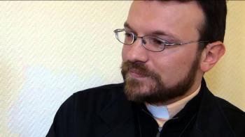 Sacerdote se suicida en Francia