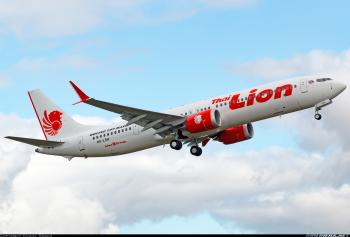 En Indonesia, se estrella avión de pasajeros