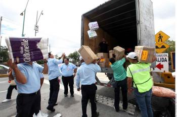 Dan banderazo a ayuda humanitaria para caravana migrante