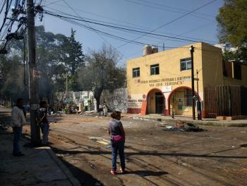 Reportan riña en Azcapotzalco tras intento se desalojo
