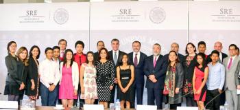 Recibe Videgaray a jóvenes de Centroamérica