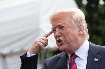 Amenaza Trump a electorado con comparación de Venezuela