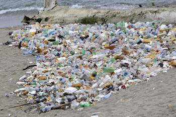 Presentan iniciativa para prevenir y controlar contaminación de plásticos