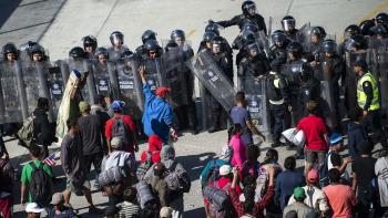 Reportan agresión contra migrantes en frontera EEUU