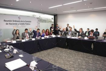 Comisión de Hacienda en sesión permanente; espera minuta de la Ley de Ingresos