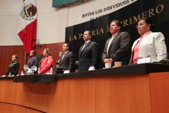 En el Senado guardan un minuto de silencio por legisladores fallecidos