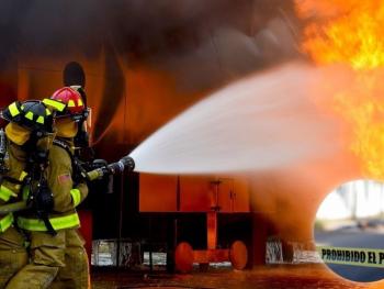 Incendio en Bordo de Xochiaca consume casa de cartón