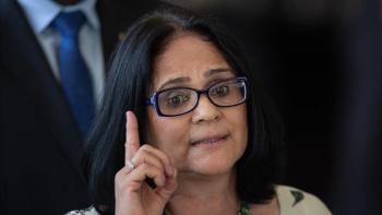Ministra de Brasil marca estereotipos de género; celebra nueva era con Bolsonaro