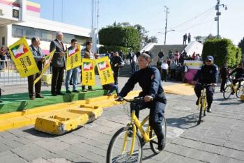 En bicis, patrullan para evitar conflictos por desabasto de gas en Neza