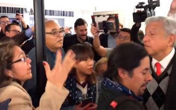 Extrabajadores exigen a AMLO cesar los despidos