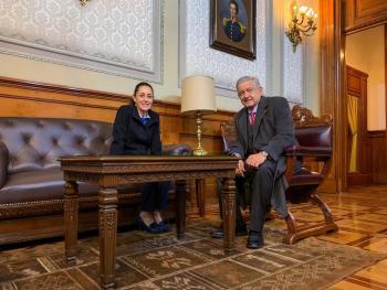 AMLO y Sheinbaum se reúnen para atender falta de combustible